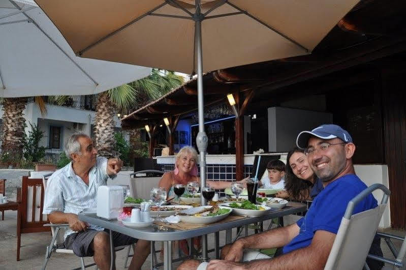 גומבט Gloriatibi Jarra Hotel מראה חיצוני תמונה