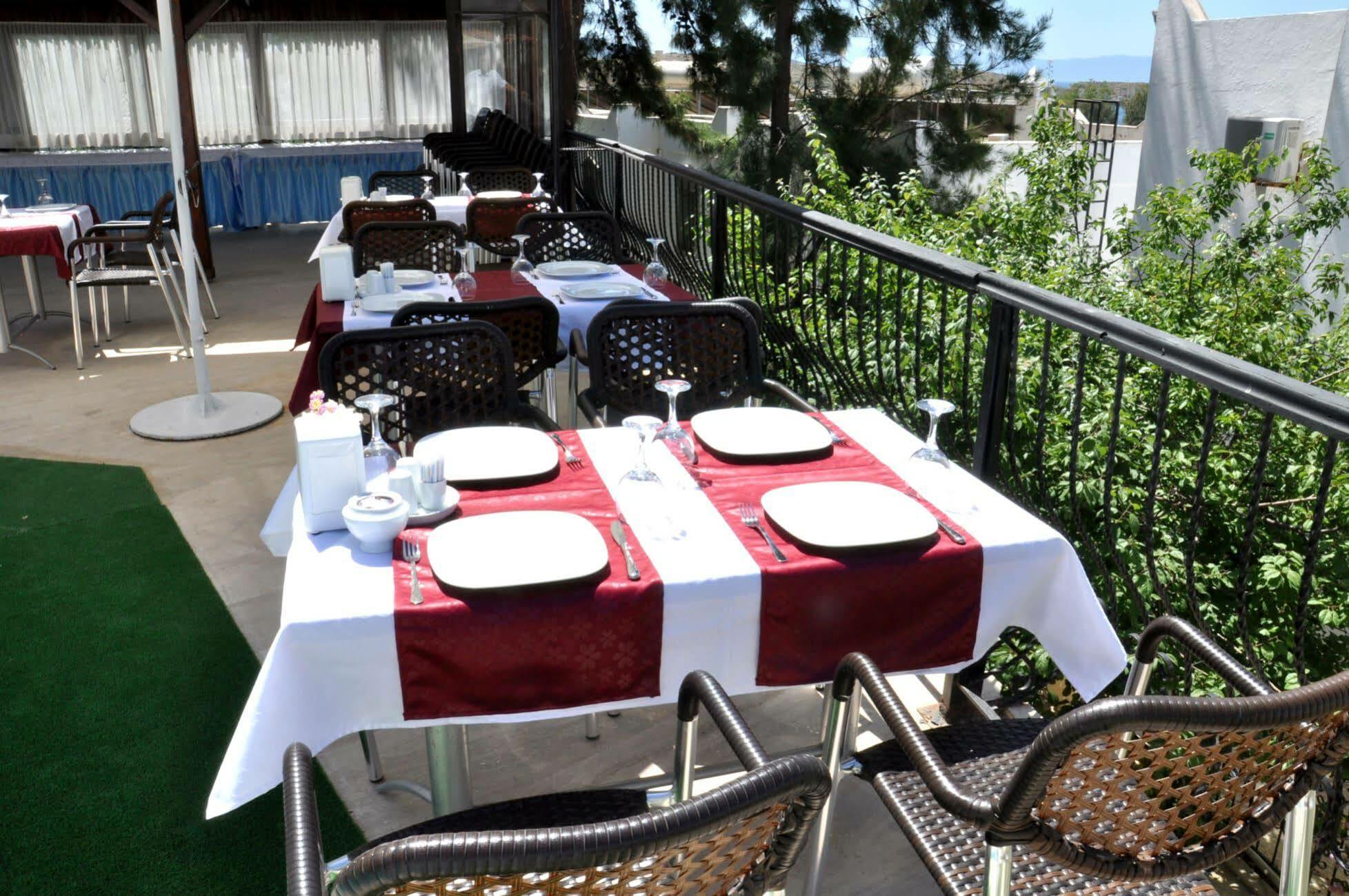 גומבט Gloriatibi Jarra Hotel מראה חיצוני תמונה
