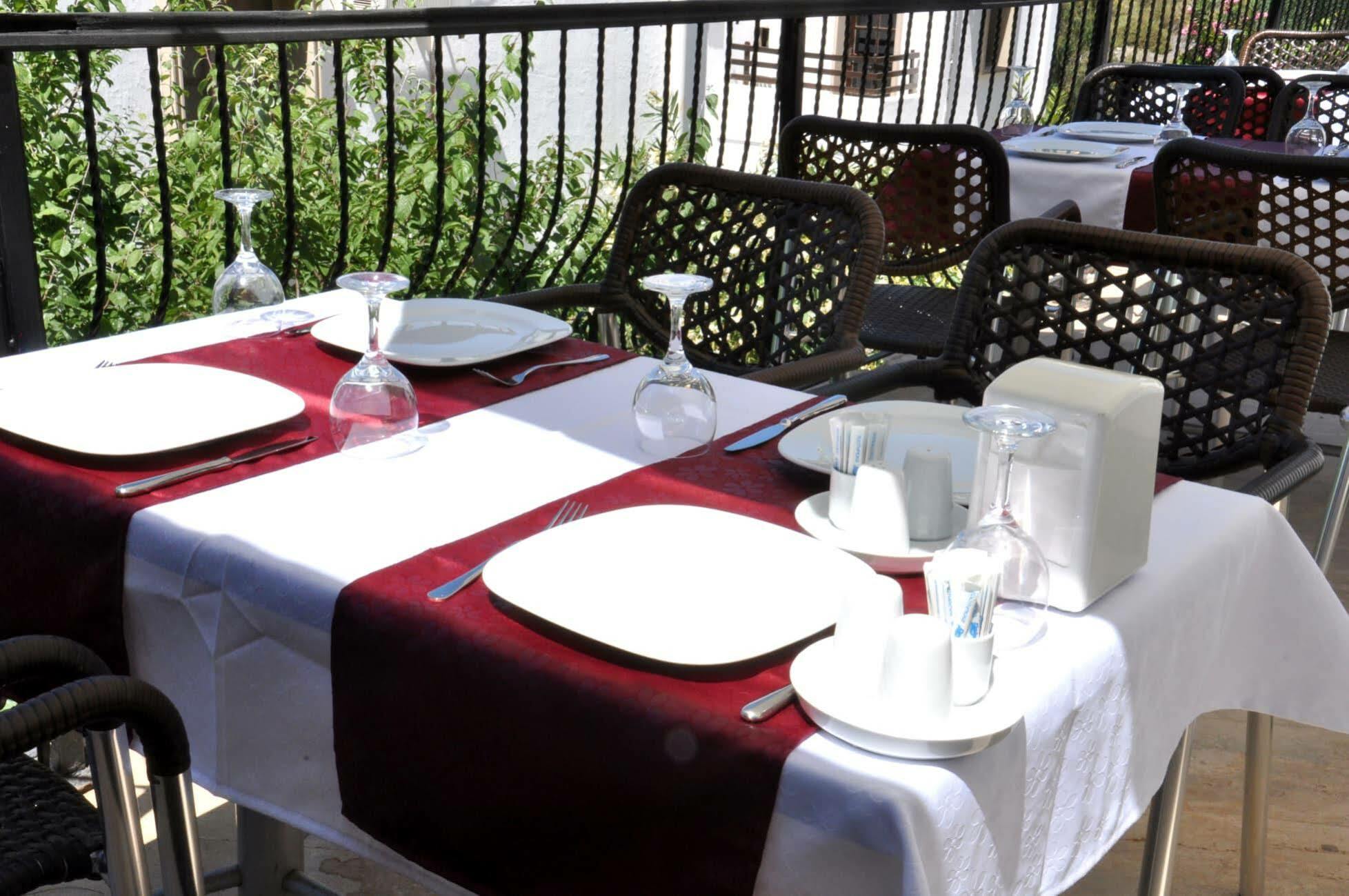 גומבט Gloriatibi Jarra Hotel מראה חיצוני תמונה